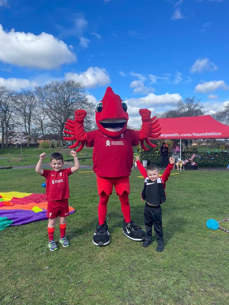 LFCFoundation's tweet photo. SPRING FLOWER FESTIVAL WALK 🌻 

Thank you to all the amazing families, volunteers &amp; supporters who came to celebrate Spring with us at @NGPFriends on Saturday ❤️ 

We had such a great time welcoming over 600 of you through the park! 🍃 🌷 

 @MightyRed_LFC https://t.co/F80OaqSNKy