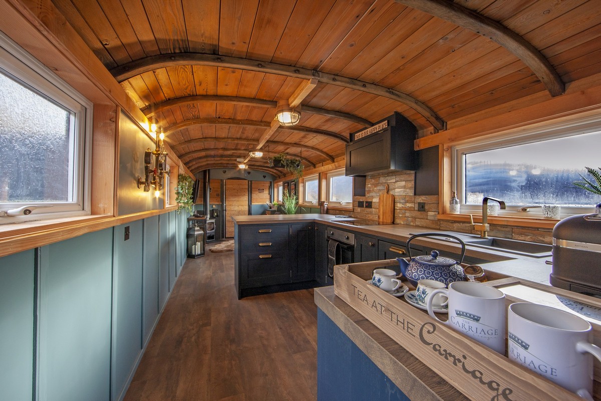 TheHolidayCots's tweet photo. Check out the NEW accommodation @AppinHolidays. The Carriage at Creagan is a former train carriage that has been transformed into a five star experience.
🛌Sleeps 1-4
https://t.co/mX2MDfHVSk
#Appin #Oban #Argyll #HolidayHomes #RailwayCarriage #Unique #FiveStar #TimberLodges https://t.co/xwoI8mCerL