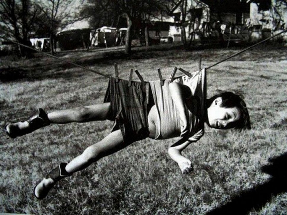 ReplicanteBueno's tweet photo. "Todo niño viene al mundo con cierto sentido del amor, pero depende de los padres, de los amigos, que este amor salve o condene."
— Graham Greene 02Oct1904/03Abr1991
📷 Robert Doisneau https://t.co/1disxiX3O5