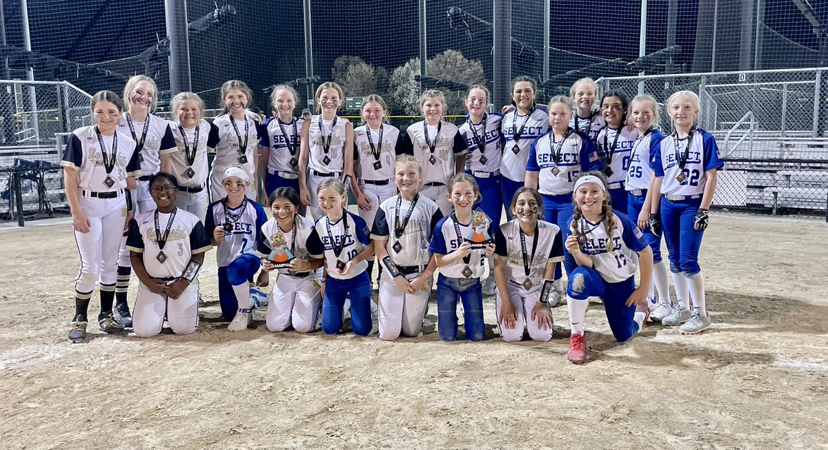 SelectFP2012's tweet image. Finally back on the dirt! The girls finished 5-1-1 and took 2nd in the opening weekend! After a wild, walk off win over Top Gun in the semis, they fell to a great hitting Nebraska Gold squad. Great job ladies! #SelectLife