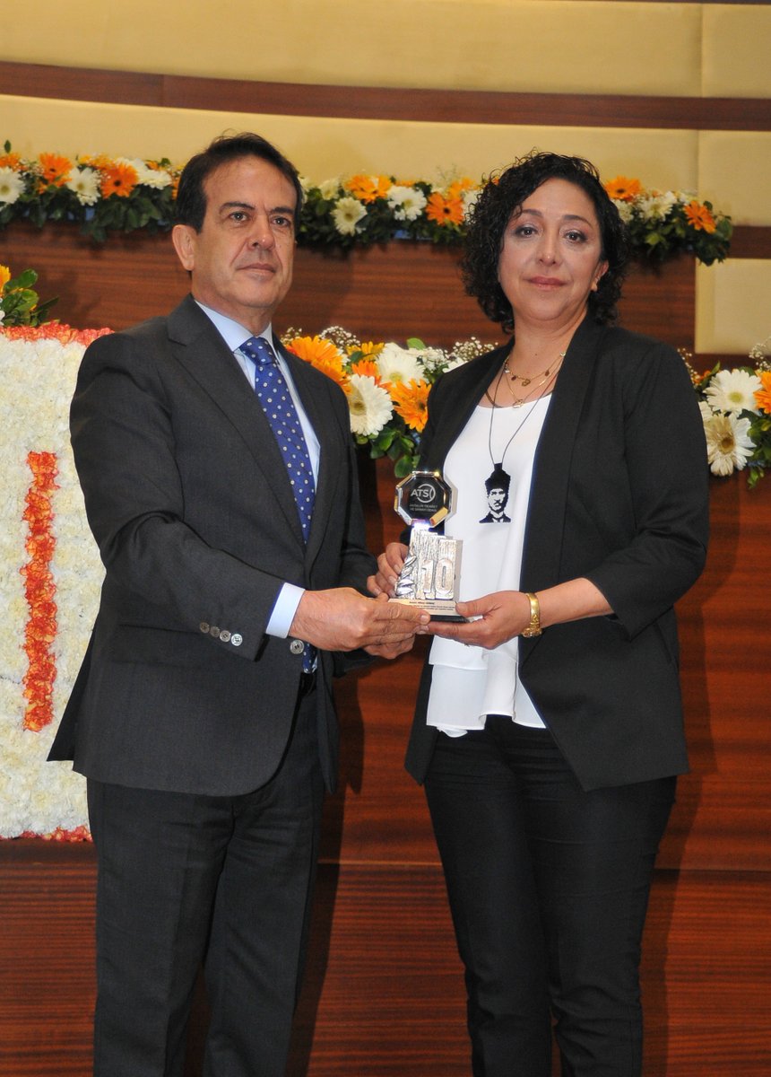 Antalya Ticaret ve Sanayi Odası'nda 10 yılı aşkın süredir Meclis Üyesi olarak görev yapan Nilay Akbaş'a, <a href="/antalyaborsa/">Antalya Ticaret Borsası</a> Başkanı <a href="/alicandir/">ALİ ÇANDIR</a> tarafından Teşekkür Plaketi takdim edildi.