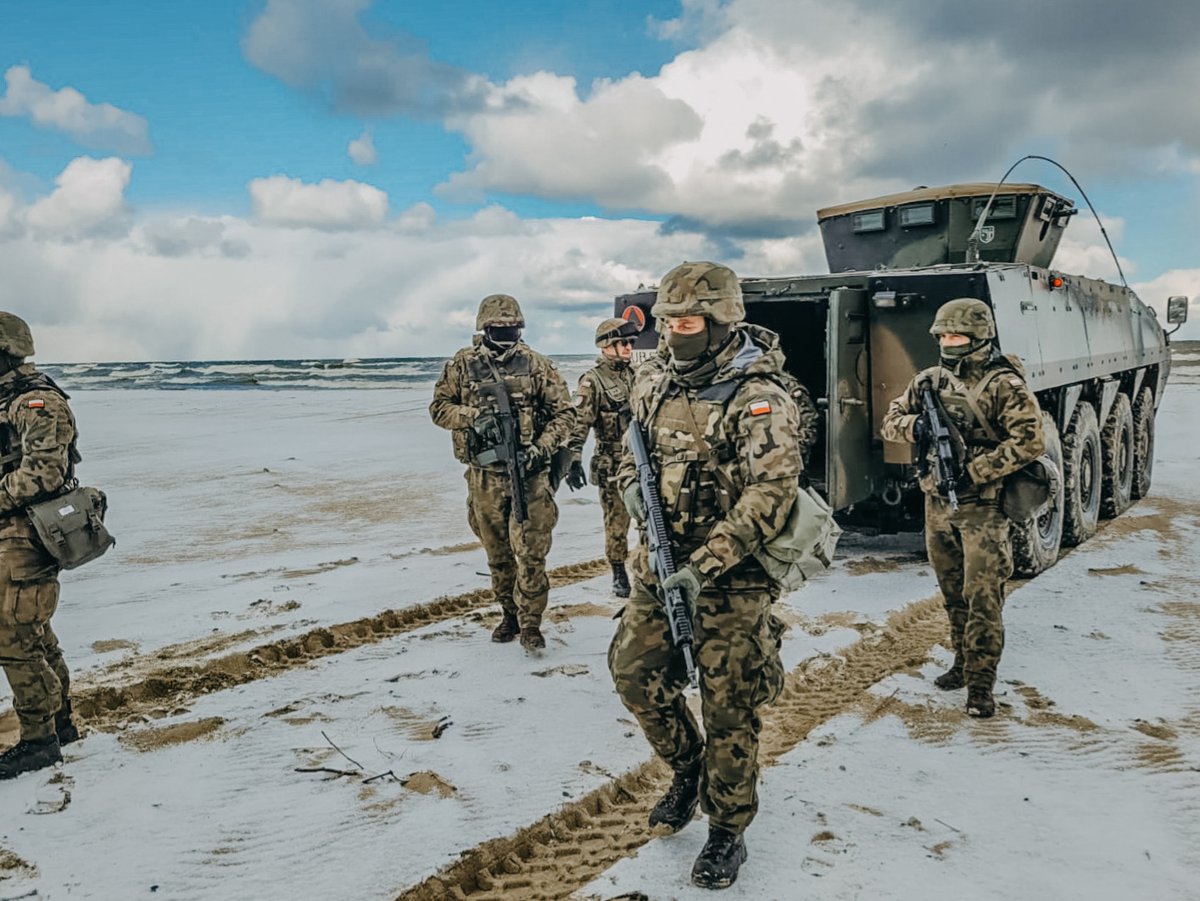 We are⤵️
  🟡Very well #trained💪
  🟡Committed to #protecting our citizens🛡️
  🟡Always #ready ✅

The #EasternFlank is covered.
#StrongerTogether 
#WeAreNATO