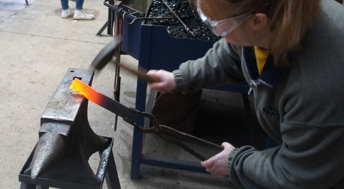 dalelane's tweet photo. went to #OldfieldForge with @amylane for a blacksmith experience: https://t.co/Lt9TU3pSVr