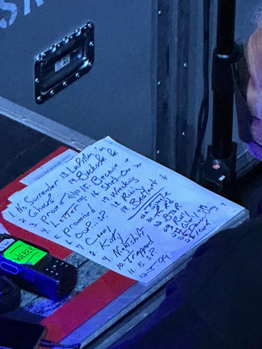 PicsBruce's tweet photo. Handwritten setlist at MSG https://t.co/Yf4RqSlJyn
