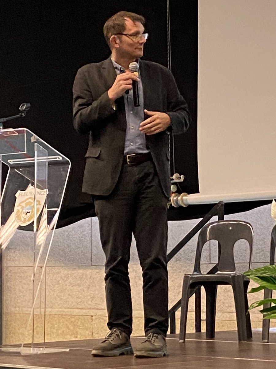 alainscudellaro's tweet photo. #fleurance conférence des maires avec @robintransition sur les transitions : diminuer nos émissions de GES, réduire notre consommation d’énergie, multiplier notre production d’énergies renouvelables , gérer l’eau, au programme @cit2e32 @Portes2Gascogne https://t.co/X9EhgVA29h