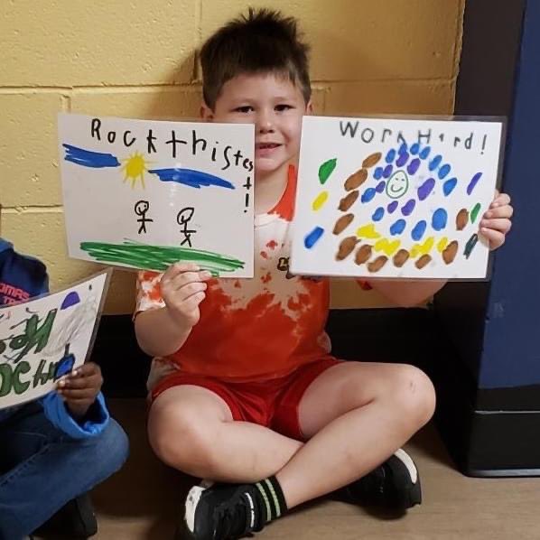 EufaulaCS's tweet image. We could all use some #MotivationMonday on this stormy 🌧Monday!  Tomorrow, second graders at EPS will take the ACAP test, but they have a school full of supporters to cheer them on! 💪#RockTheTest #ACAP #WeAreECS #ExpectExcellence