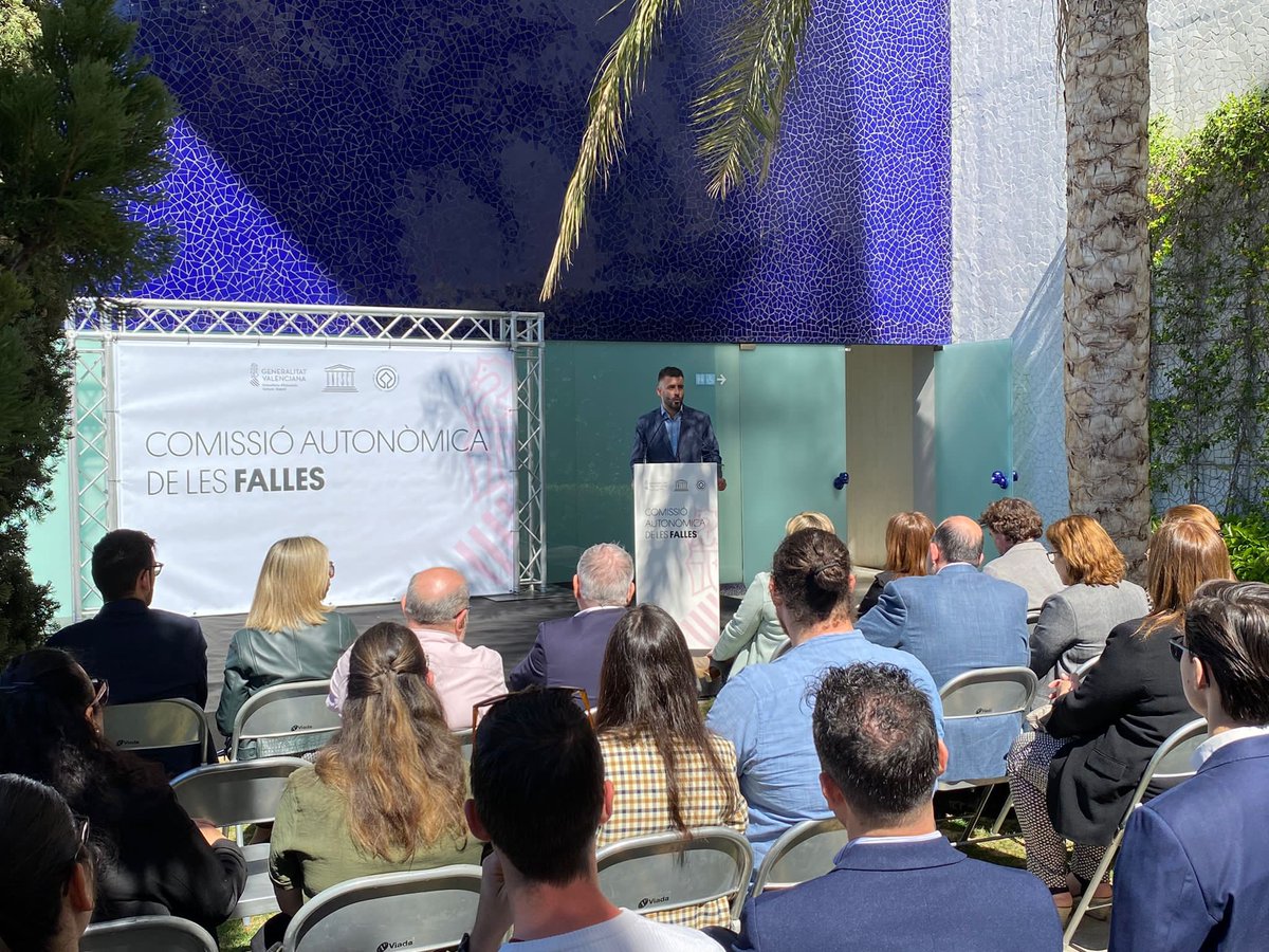 🆕🔥 @GVAculturesport presenta la Comissió Autonòmica de les Falles

👥 En el nou òrgan estarà representada <a href="/JCF_Valencia/">Junta Central Fallera</a>, així com les juntes locals de les poblacions amb Falles i tots els sectors productius vinculats a la festa

🔗 bit.ly/3UbPYg4

#FallesUNESCO