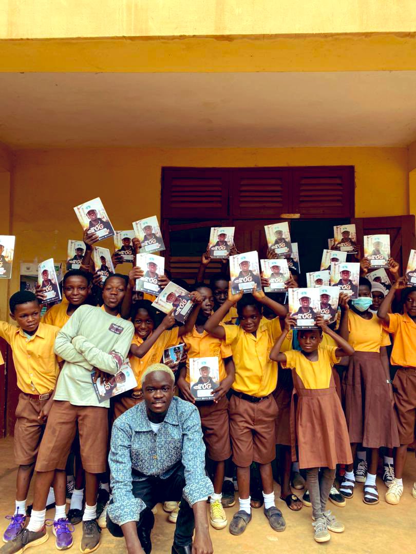 BongoIdeas_'s tweet photo. Has Sarkodie, Shatta Wale, or Stonebwoy ever given back to society as much as this? Big ups, Yaw Tog, this is the way to go! https://t.co/Ea0xWYi3pG