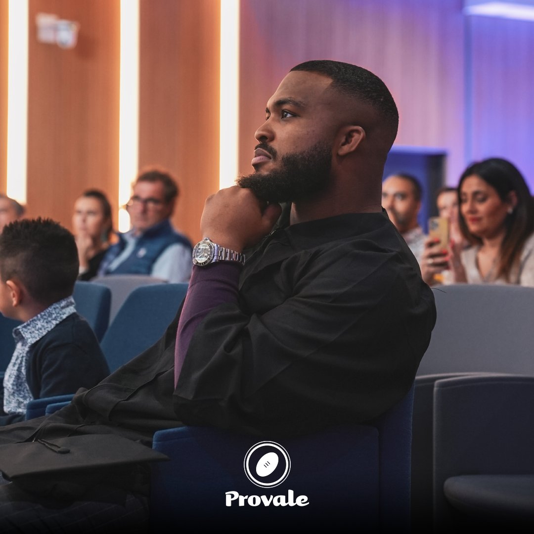 Samedi, nous avions rendez-vous à Paris pour assister à la remise de diplômes de la 2⃣ème promotion « Manager de l’Immobilier » avec <a href="/NEOMAbs/">NEOMA Business School</a>🏙
🎓21 rugbymen ont brillamment réussi leur année et obtenu leurs diplômes. 
Félicitations à tous !👏
#provale #neomabs #rugby