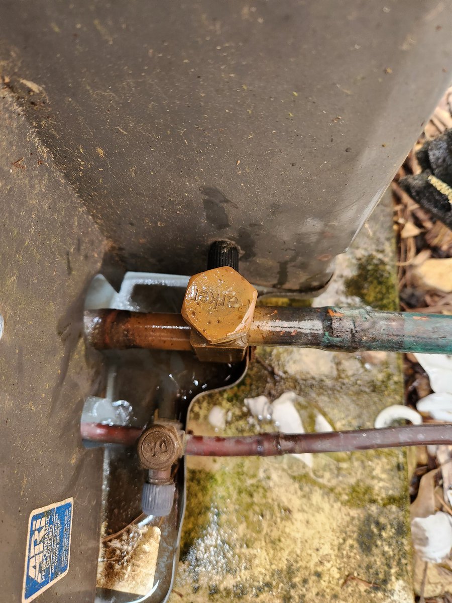 painkiller_jenn's tweet photo. Well this is the dumbest thing I've seen in a while -_-
#hvactechnician #hvac #Maintenancelife https://t.co/050ugKiUaM