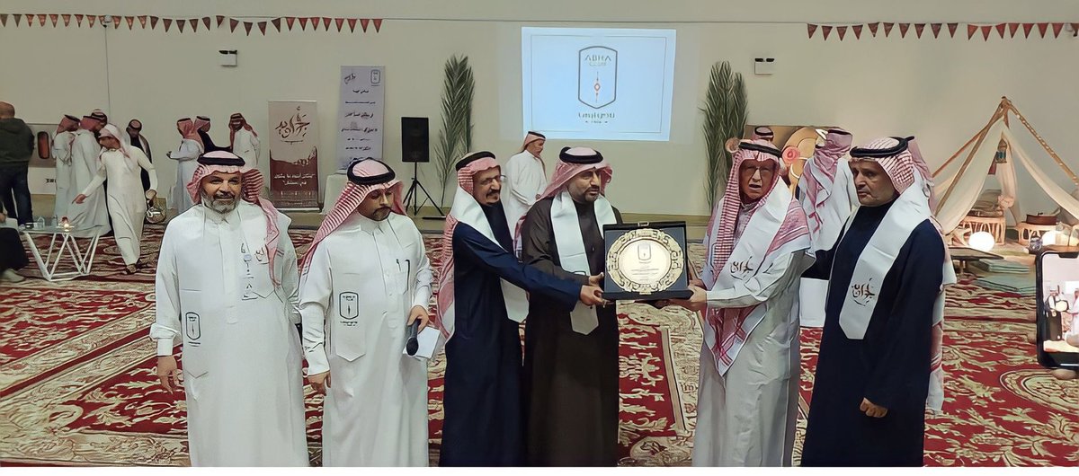 في ليلة من ضمن مبادرة #اجاويد في ملتقى الجيل الأول لكرة القدم بنادي <a href="/abhaFC/">نادي أبها السعودي</a> تم اليوم الإثنين ١٢ / ٩ /١٤٤٤هـ إعلان  صدور كتاب نادي ابها الرياضي تاريخ ورجال النسخة الثانية (الطبعة الأولى)بحضور ضيوف ورموز النادي وإعلامي المنطقة .
و لكم تحياتي
