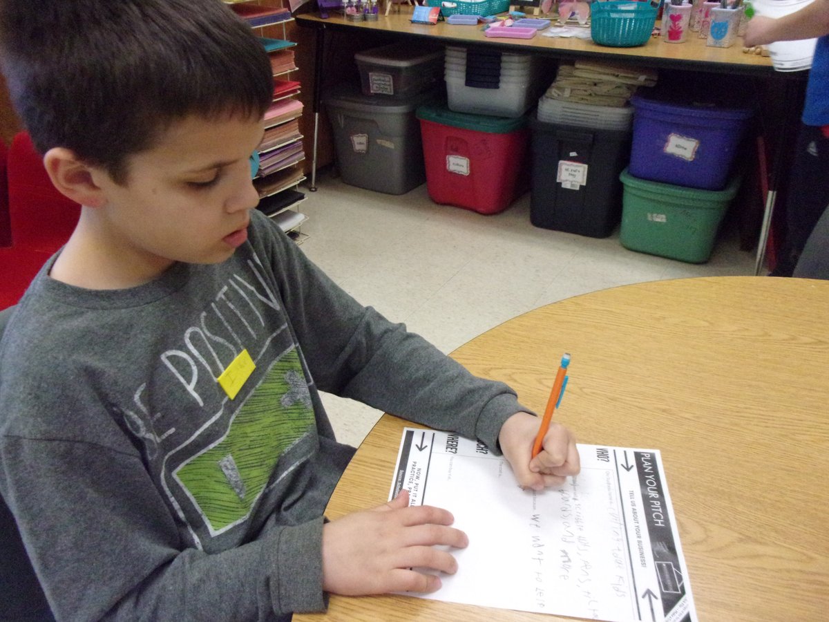 cuttingedgek6's tweet photo. Cutting Edge Kids business partners are creating elevator pitches in order to share their business with others. https://t.co/UGiBc5xcqe #smallbusiness #edcorps #realworldscholars https://t.co/bsaehofrIs