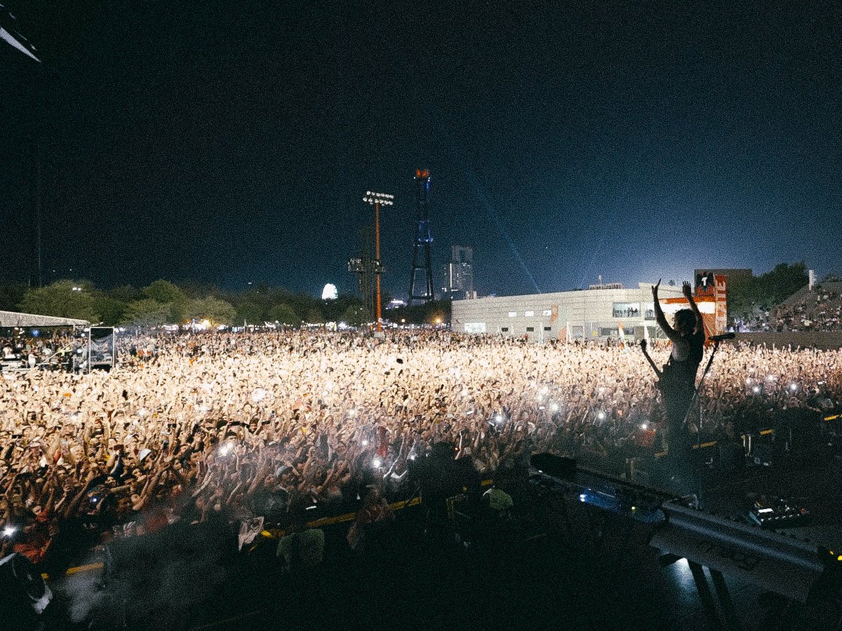 Ashton5SOS's tweet photo. just so stoked 5SOS is starting to play more festivals!!! such a long awaited part of the bands life! see you out there for more soon 😉 https://t.co/aVy6BtHal5