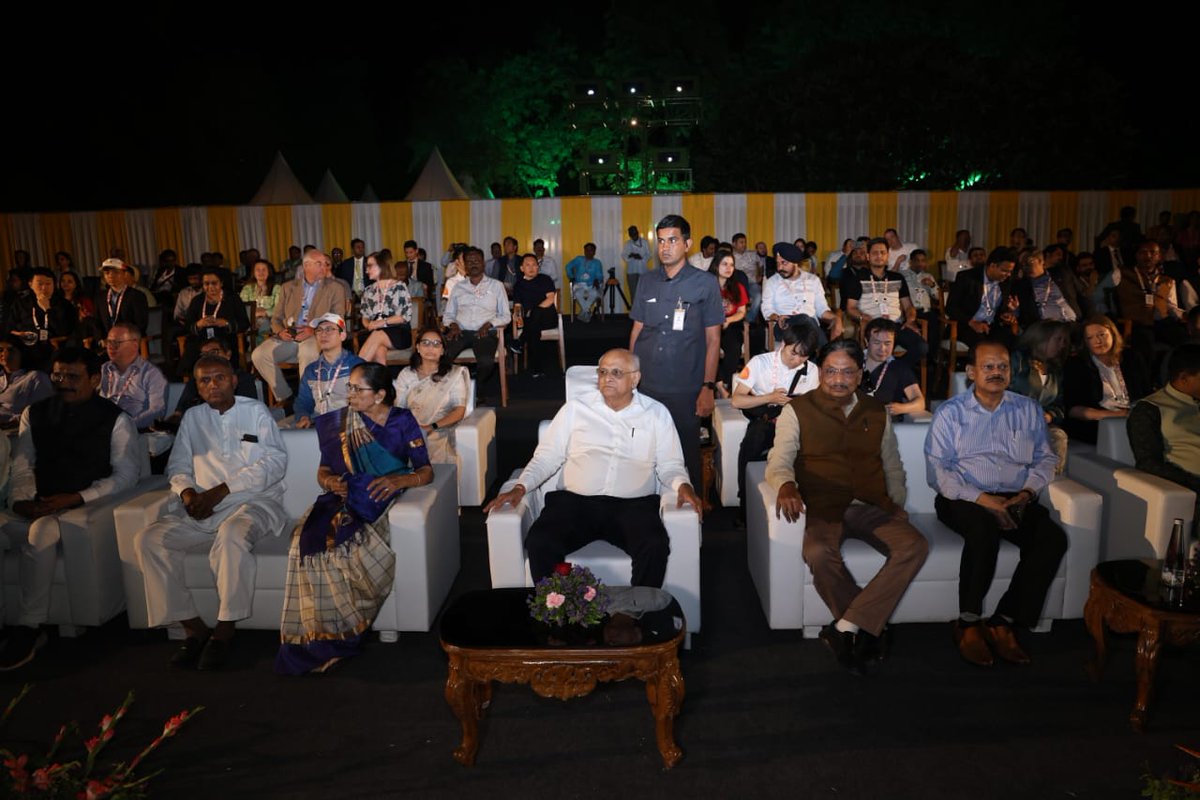 Bhupendrapbjp's tweet photo. G20 સમિટ અંતર્ગત એનર્જી ટ્રાન્ઝીશન્સ વર્કિંગ ગ્રુપ (ETWG) બેઠકમાં ભાગ લેવા પધારેલ દેશવિદેશના પ્રતિનિધિઓ સાથે ગુજરાતની સ્થાપત્ય વિરાસતના ભવ્ય પ્રતીક એવા મોઢેરા સૂર્યમંદિર ખાતે આયોજિત સાંસ્કૃતિક કાર્યક્રમને નિહાળવાનો અવસર ખૂબ ઊર્જામય રહ્યો. https://t.co/XzgIWNT2lu