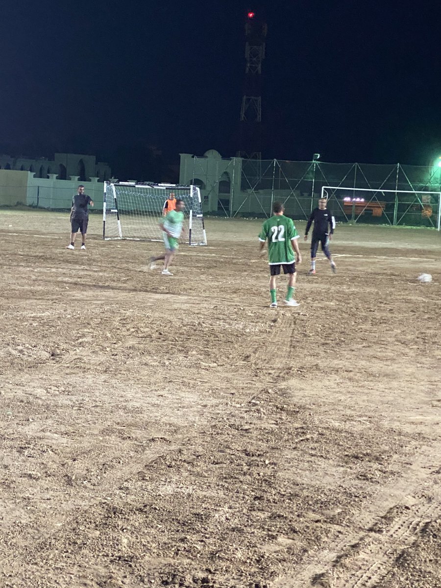 تحت رعاية الشيخ يحيى بن أحمد اليحيائي رئيس نادي ضنك الرياضي تم افتتاح الدورة الرياضية للاعبين القدامى على أرض فريق الوحدة الرياضي الثقافي