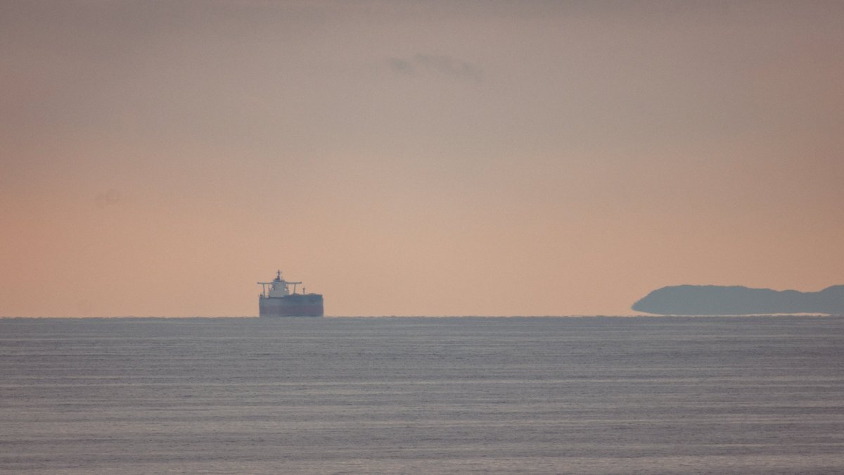 The horizon far away,
彼方より

#horizon #sea #Vessel #500pxrtg #BeKOBE #UKB