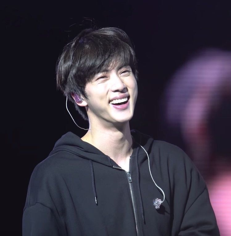 hourjinnie's tweet photo. Prettiest boy https://t.co/UcN1ikMfGj