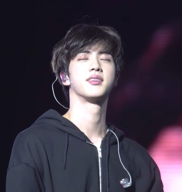 hourjinnie's tweet photo. Prettiest boy https://t.co/UcN1ikMfGj