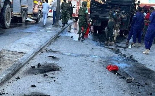 dhoorebbc's tweet photo. Fact check: it was not IED, according to Somali Police. Also there is strong evidence that some substances that the truck was carrying exploded. https://t.co/6BadQ0jvMN