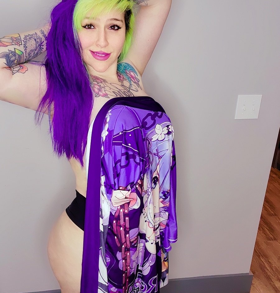 Kittenrage on Twitter: "What else do you wanna see me hold? #animelogic