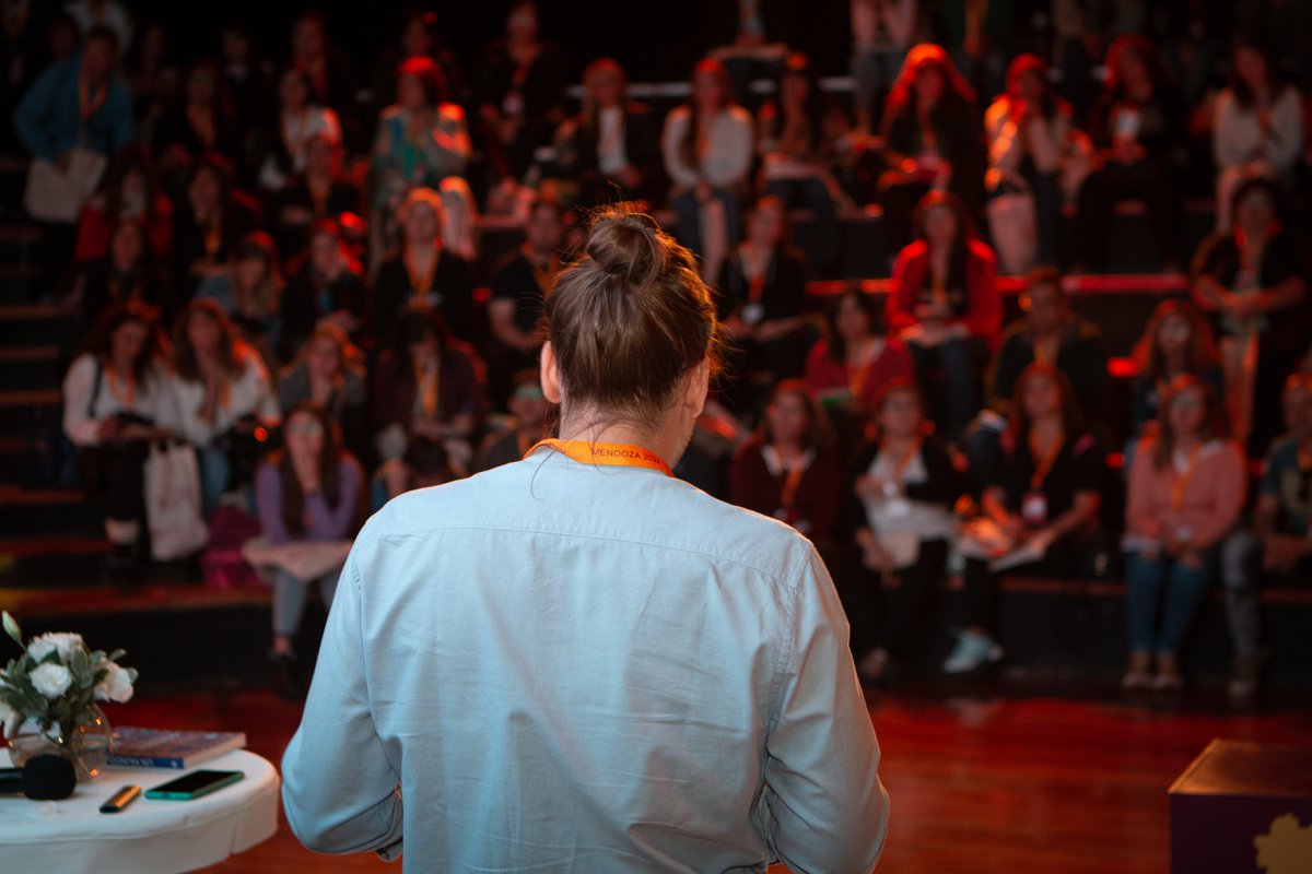 FundacionByB's tweet photo. Capacitación y diversión en #Mendoza 🚀

Entre risas y juegos, 1.000 docentes se capacitaron en nuestro Festival #Spark2023, jornada que organizamos junto a @MzaDGE, en temas vinculados a la #ciencia, el #arte y la #tecnología.

¡Muchas gracias a todos por haber sido parte! https://t.co/YdkObkPdqj