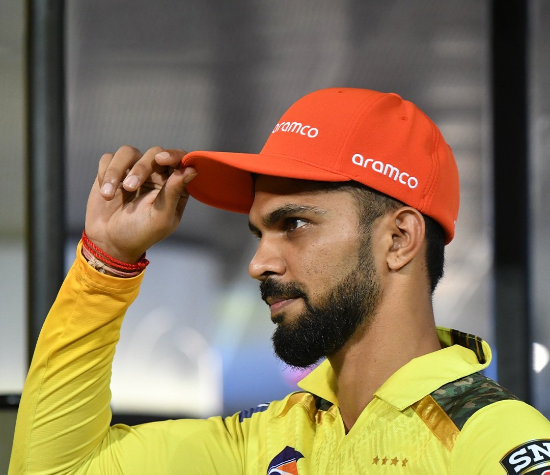 Yes, yes.. we know it looks good on you, Rutu 😉😅

#CSKvsLSG #RuturajGaikwad #IPL2023