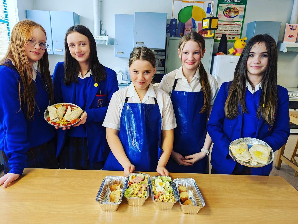 _stgens's tweet photo. 9SS completing their cooking on a budget practical. Fantastic skills demonstrated well done ladies 🙂🤩 #futurelearners #cooking @stgenshe @PrincipalStGens https://t.co/GlK4jrfT3i