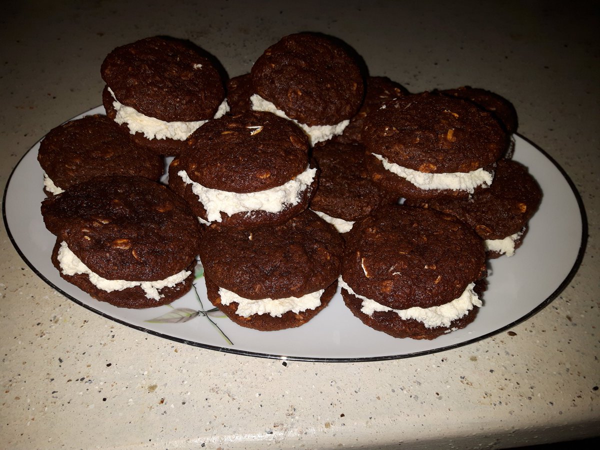 Cangirl41's tweet image. Gingerbread Oatmeal Creme Pies for my book club tomorrow. #kitswhocook