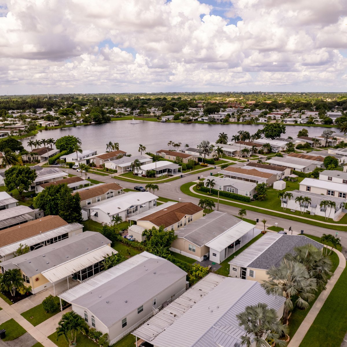 #Florida #manufacturedhomes offer #qualityconstruction, modern amenities, and a level of #customization that perfectly match your lifestyle and budget. Learn why the members of the #FMHA are here to help you find your #perfecthome: buff.ly/3ICtPAM

#manufacturedhousing