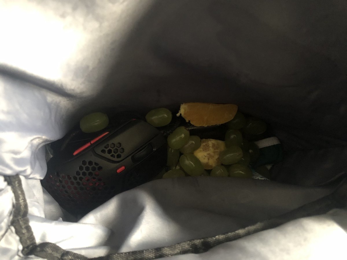 BackupLit's tweet image. Are you kidding me 
All the fruits fell out