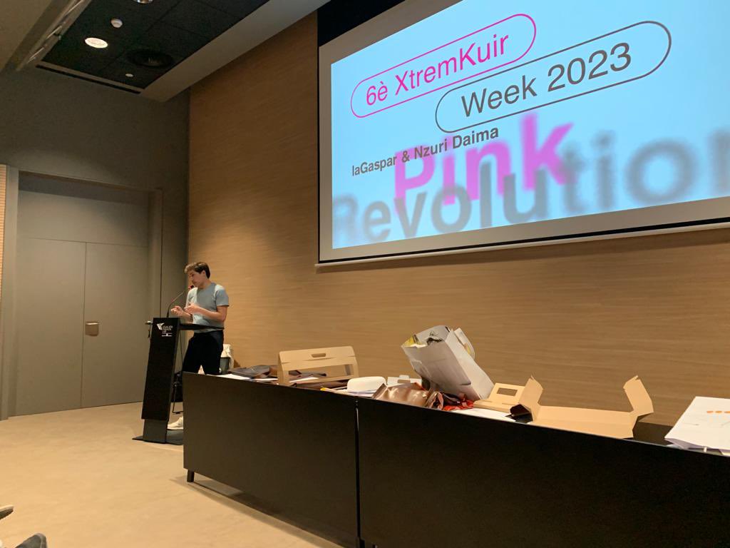 NzuriDaima's tweet photo. Empezamos la semana santat aun con resaca emocional de lo vivido la semana pasada el @Escola_LaGaspar una iniciativa donde l@s alumn@s de diseño han estado durante una semana realizando el reto de crear un accesorio para llevar en la bici con doble uso. https://t.co/TqYoTV5ylb