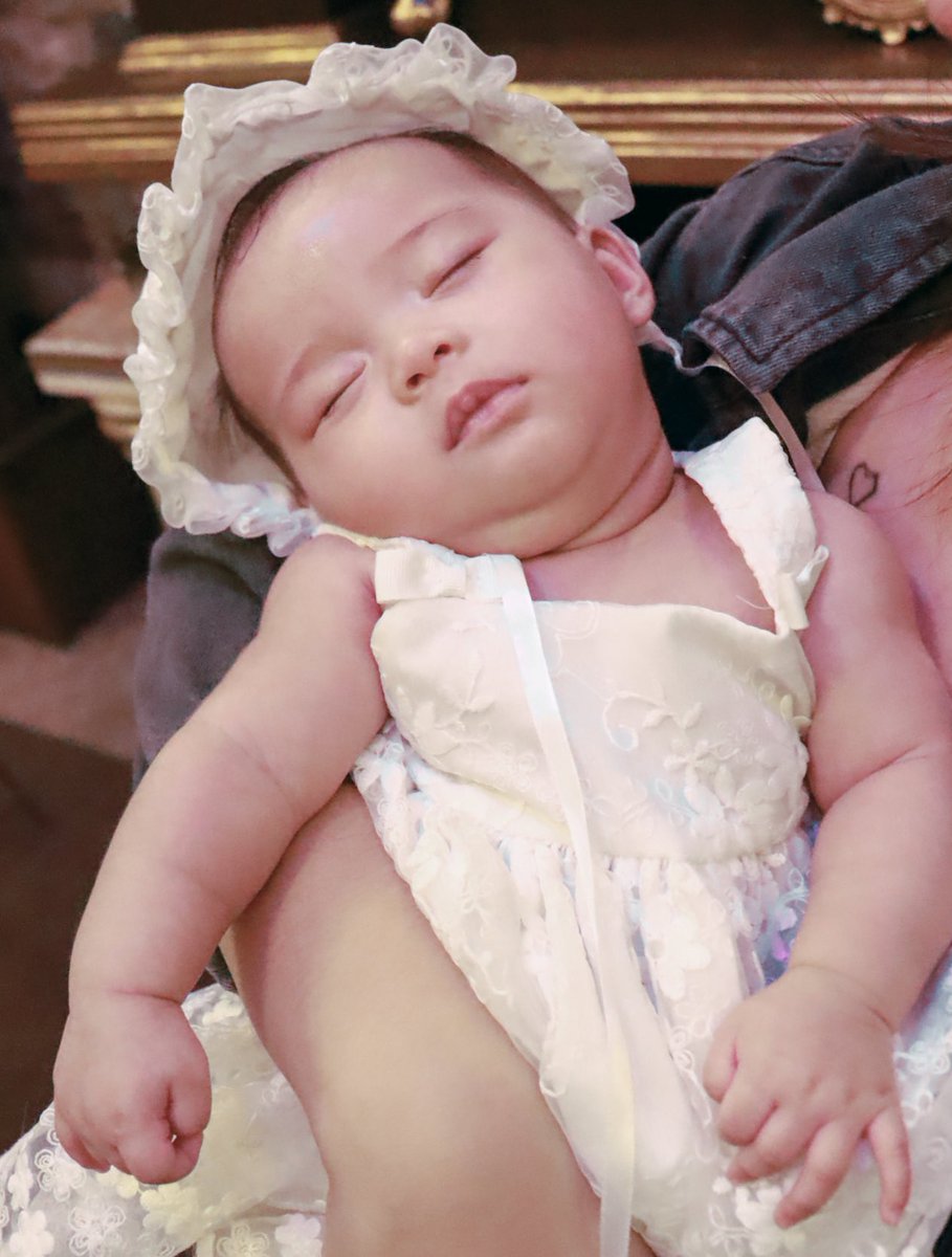 dsdrella's tweet photo. Bilis mo naman lumaki bb huhuhu :( https://t.co/DEpqyAaQMC