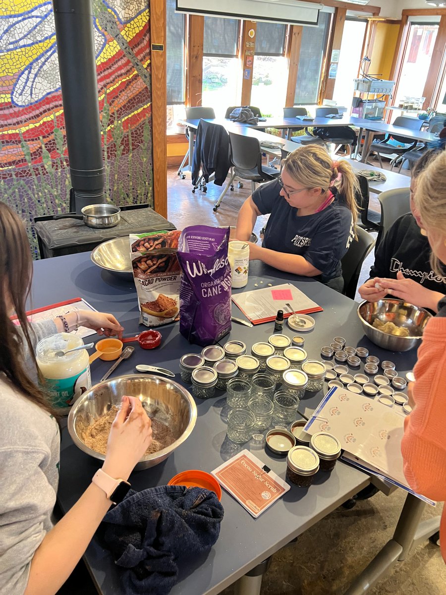 sru_ocel's tweet image. This is not a prank, the second Service Saturday on April 1st went off without a hitch! 
 
Volunteers helped the @MacoskeyCenter with spring yard work and made products such as sugar scrubs, natural bug repellant, and lip balm.  

Check out what they made! #bonnerleaders