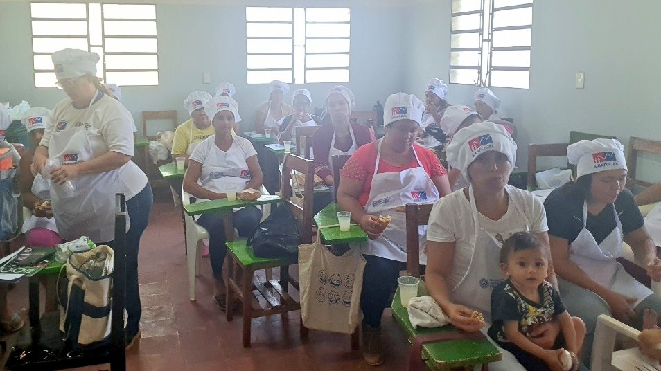 Sinafocal's tweet photo. 👩🏻‍💻 El @SINAFOCAL, en su rol de velar por la calidad de excelencia en la formación de sus beneficiarios, realizó el monitoreo de los cursos gratuitos que se vienen impartiendo en la ciudad de Asunción. Son 75 personas los beneficiarios, en su mayoría mujeres. 🧵 https://t.co/DbMkBHiASc