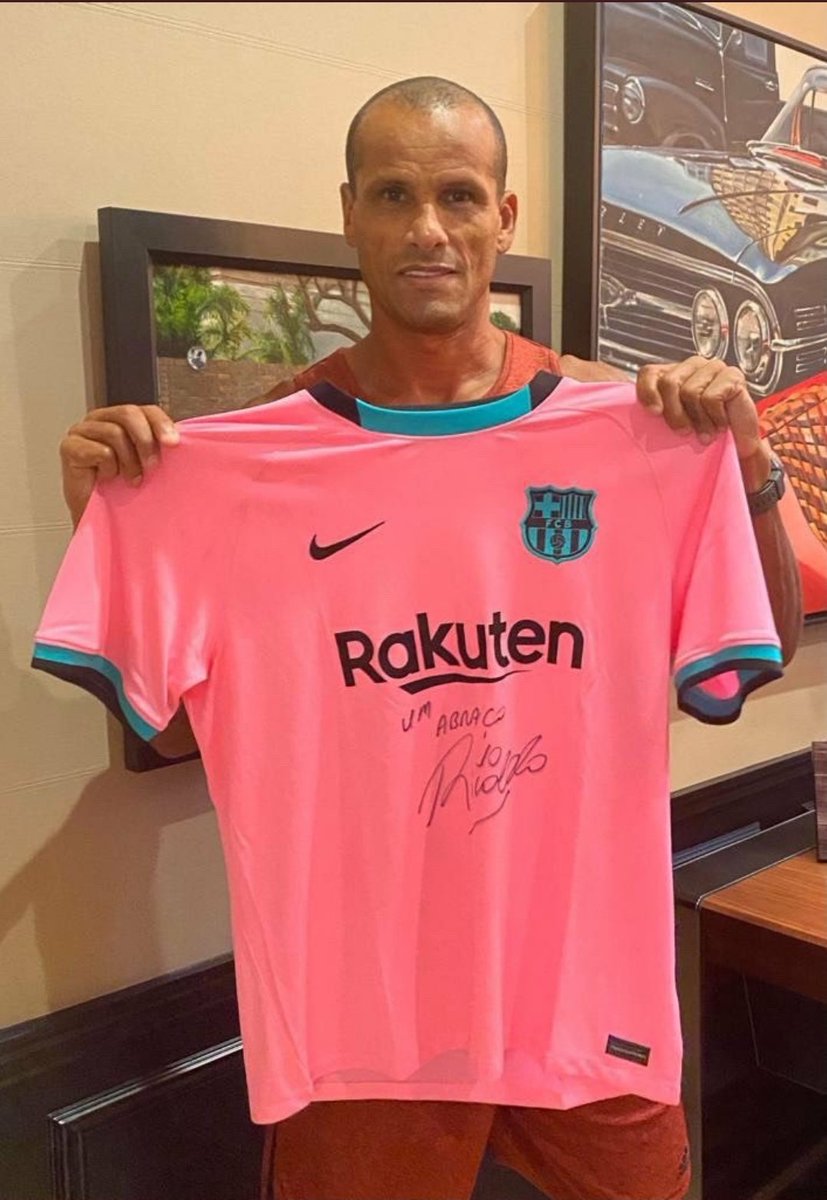 Buckarobanza's tweet photo. ❗ Aukcja koszulki Barcelony od @dytiatiev z autografem Rivaldo.

Oferty proszę składać pod tym twittem, koniec w czwartek o 21.

Cena startowa- 350 zł.

Wygrywany wpłaca pieniądze na konto Oleksija, który przekaże całą kwotę na fundusz z Nowej Kachowki. https://t.co/vNqWTGQWbu