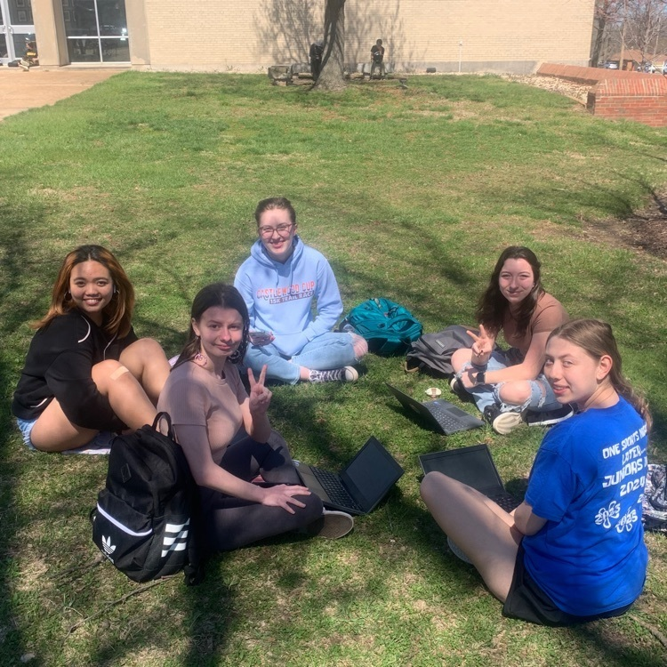 AfftonHS's tweet photo. When classes find their way outside, we know spring has sprung. International Foods is enjoying the sunshine during 7th period. #afftonlearns https://t.co/4jULJSjUsz