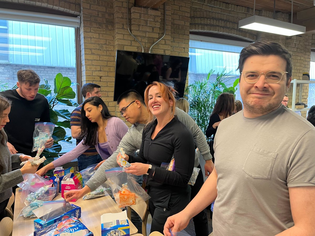 contactmonkey's tweet photo. ContactMonkey showed up to support the #RedDotProject and help collect dozens of period products to mitigate the impacts of #PeriodPoverty. 💪If you're looking for a way to support, check out @reddotprojecttoronto to learn more about the amazing work they do and get involved! https://t.co/BPSeKmPDz8