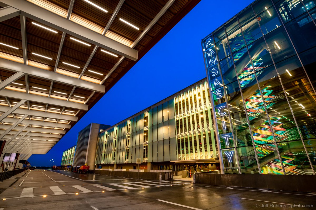 Fly_KansasCity's tweet photo. In case you missed it, with a new terminal comes a new web site. https://t.co/vbW7IHwBjI has real-time garage parking space availability and flight information, as well info on shops, specialty rooms, art, parking deals, and more. https://t.co/r6WKWriRTw