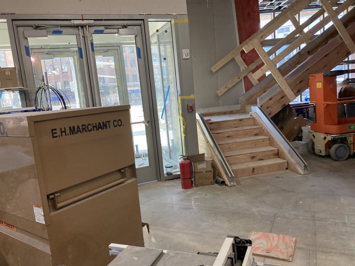 FortPointer's tweet photo. BREAKING 1st look at 150 Seaport’s 500 square foot Waiting Area for ferry passengers, required under Chapter 91.

A remnant space, far smaller than 500sf, requiring visitors to sit below and around a stairway. 

Waiting for a response from BPDA/DEP to excuse or fix this. 
cc @CLF https://t.co/gDXVrgoy1j