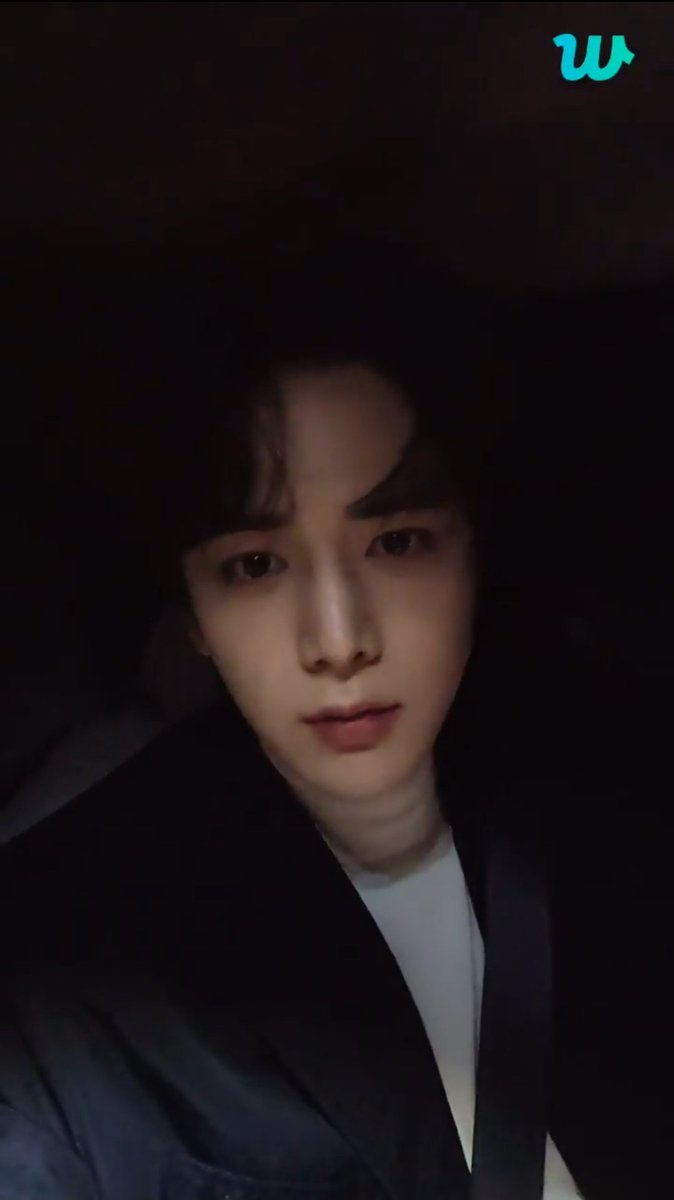 THEBOYZPHL's tweet photo. [🎬] 230403 THE BOYZ Weverse Live - THE B DAY

YOUNGHOON was live after the Hermes parade event! Watch the replay on Weverse app now~

#HappyTheBDay #5th_Spring_With_TBZ https://t.co/3oO6JcJlpf