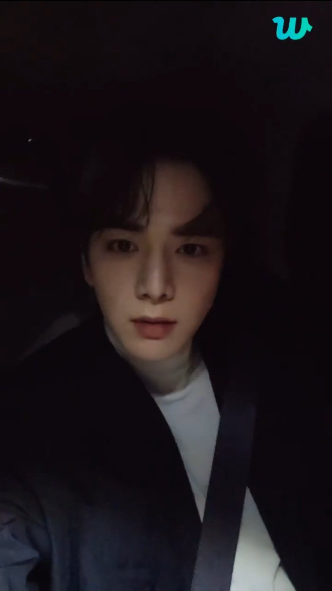 THEBOYZPHL's tweet photo. [🎬] 230403 THE BOYZ Weverse Live - THE B DAY

YOUNGHOON was live after the Hermes parade event! Watch the replay on Weverse app now~

#HappyTheBDay #5th_Spring_With_TBZ https://t.co/3oO6JcJlpf