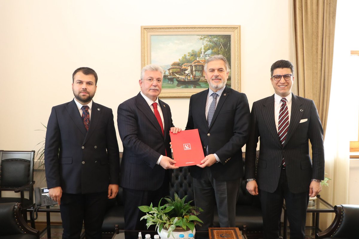 Kapsamlı bir çalışma yaparak nihayete erdirdiğimiz ve uzman çavuşlarımızın taleplerini içeren dosyamızı bugün heyetimiz ile birlikte Ak Parti ve MHP TBMM Gruplarını ziyaret ederek kendilerine ilettik. 
Nazik ev sahiplikleri için teşekkür ederiz. 
#UzmanÇavuş