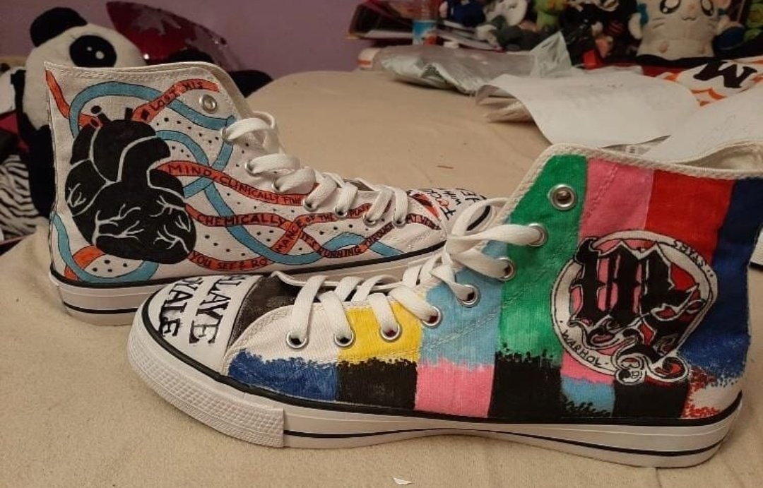 NobodysHeroine's tweet photo. Also. I started doing commissions like these years ago. Would start again, cause the money is REALLY needed.
If you are interested, let me know. ❤️
(Works also for tote bags etc.) https://t.co/nVPqCFClay