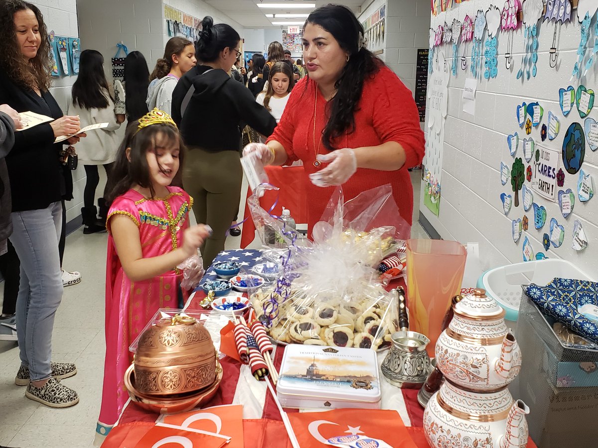 WeAreEGTSD's tweet photo. #MulticulturalNight "travels" took us to so many countries!  Thank you to the families and staff who prepared displays, so we could learn about your cultures.  #egtsdproud https://t.co/rbbpKC5u1s