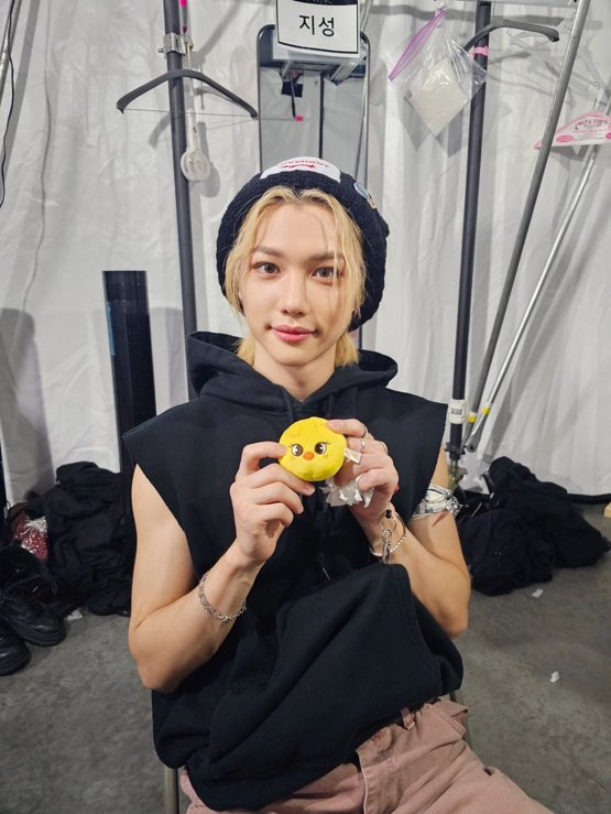 bokieshines15's tweet photo. ang cute cute naman ng anak ko with his new stuff toyโฆ๐๐๐napilit ko pa ipicture siya hehe๐๐ #proudmom #cute #sisiw #stufftoy #felix https://t.co/uDmU4zDj2C