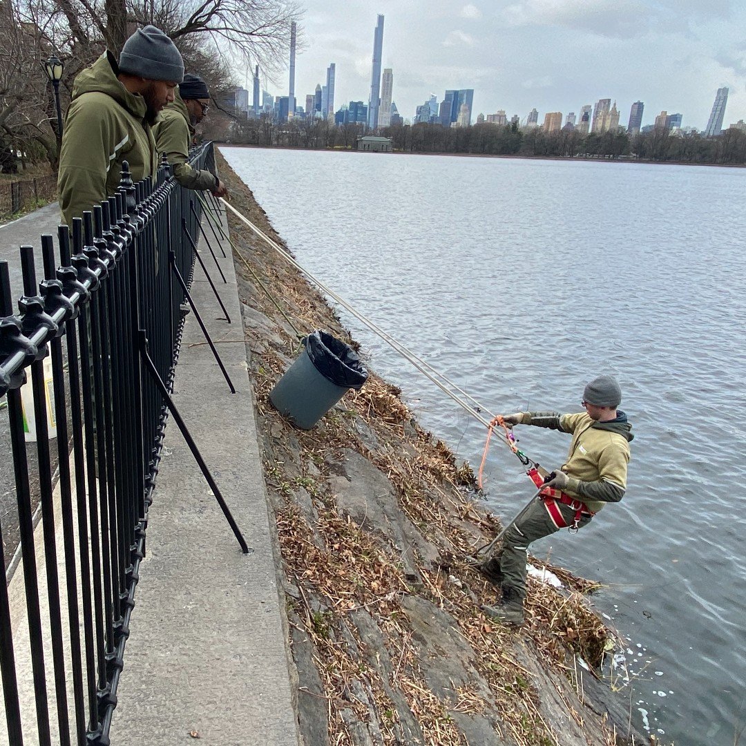 In NYC keeping the Reservoir clean and beautiful is no easy task! #CentralParkConservancy staff members like Nathan must use a safety harness to rappel down the slope. In just one day’s work, our team was able to fill three large garbage bags with litter. bit.ly/3lW49ce