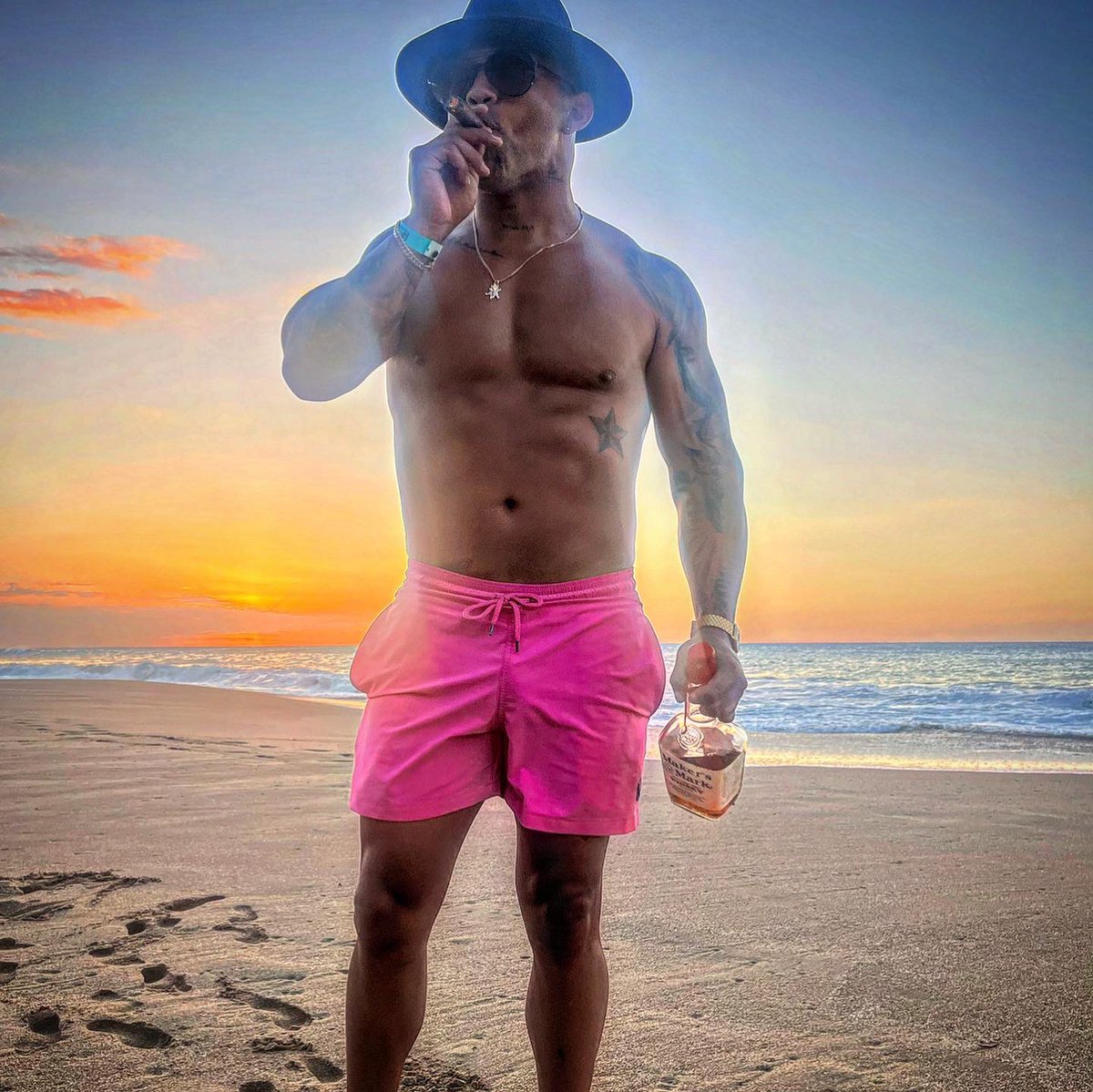 CRAFitness's tweet photo. 34 birthday week!🎂📿🥃☀️🙏🏽 https://t.co/YFeh6rrDGG
