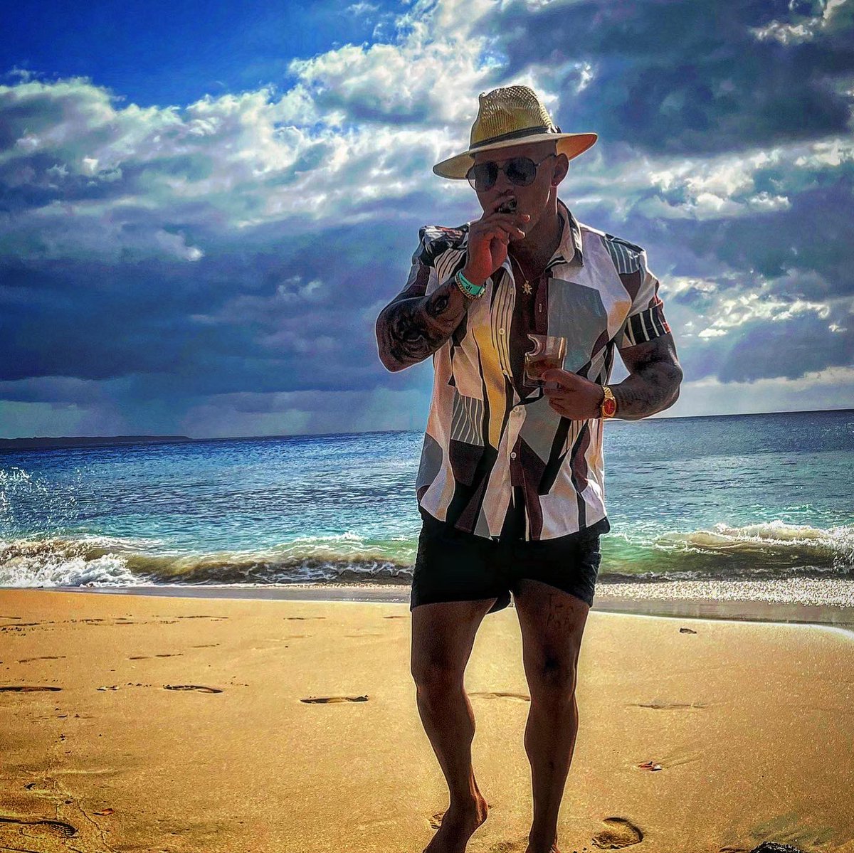 CRAFitness's tweet photo. 34 birthday week!🎂📿🥃☀️🙏🏽 https://t.co/YFeh6rrDGG