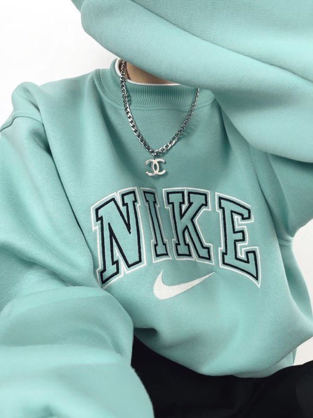 Nike >>