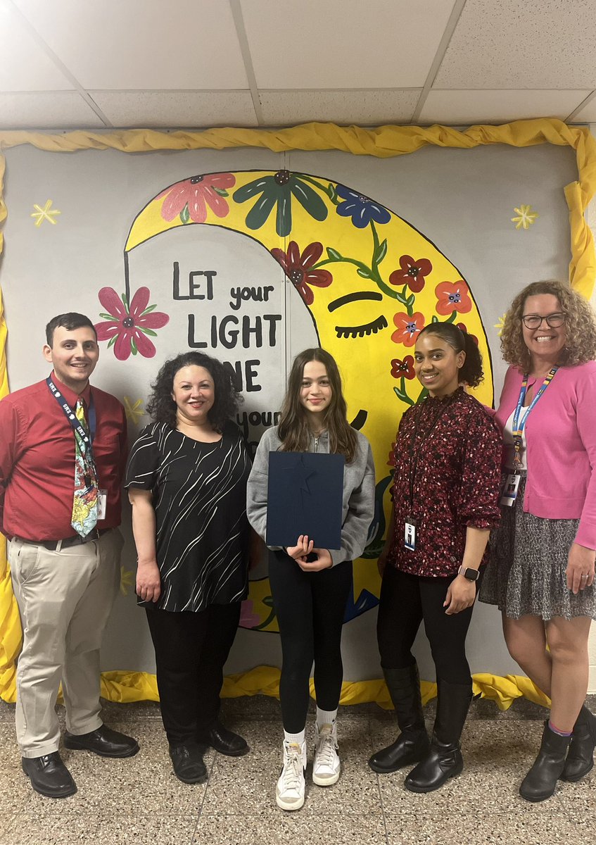 Team One teachers congratulate their March Character Award winner and all the other teams’ winners! Way to go!🙌🏻🙌🏻 #teamonederful #charactercounts <a href="/WPSEisenhower/">Eisenhower Middle School</a>